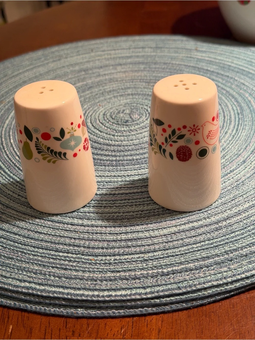 White Ceramic Salt and Pepper Shakers with‎ Bird and Floral Motif